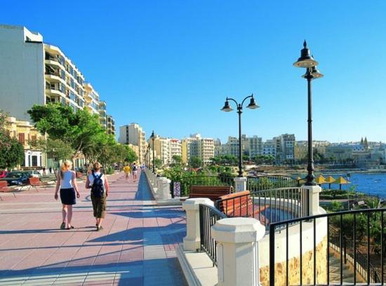 Modern 2Br Apartment In Central St Julian'S Сент Джулианс Экстерьер фото